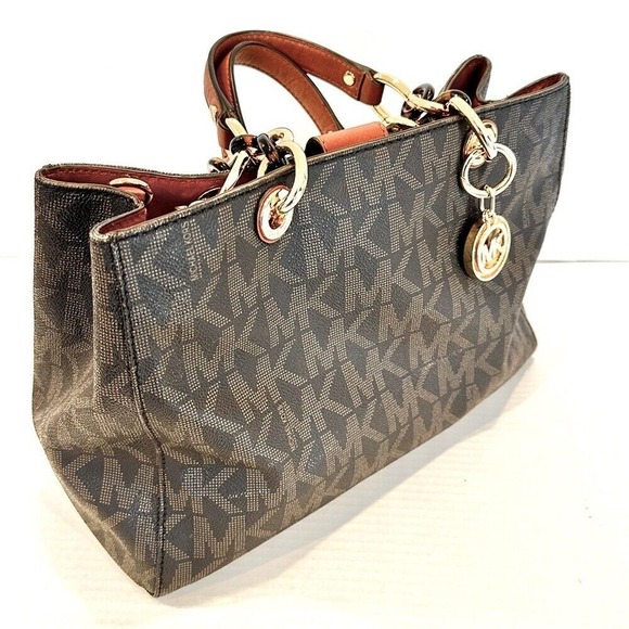 Michael Kors Signature Cynthia‎ Satchel Purse Women's Medium Brown Gold Hardware - Picture 4 of 8